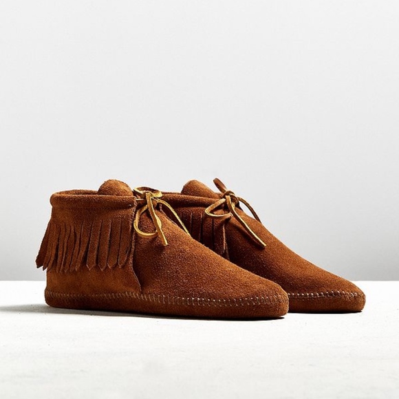 Minnetonka Shoes - Minnetonka Classic Suede Fringe Boot Moccasins